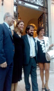Funzionario Vicario del Consolato d'Italia in La Plata, Rosario Grenci, Renata Bueno, Eugenio Sangregorio- presidente USEI. — em Ambasciata d'Italia in Buenos Aires.