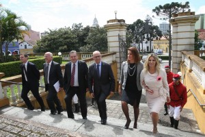 (da esquerda): Vereador Pier Petruzziello, Cônsul Enrico Mora, Presidente Walter Petruzziello, Embaixador Raffaele Trombetta, Deputada Renata Bueno, Vice Governadora, Cida Borghetti.