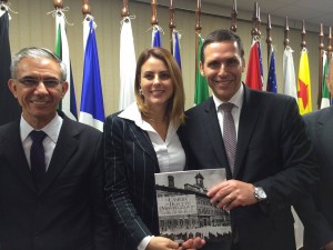 Entrega do livro ao Presidente da AL do Estado de São Paulo, dep. Fernando Capez. Ao meu lado esquerdo, o dep. David Zaia