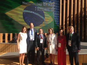 Com a delegação de parlamentares brasileiros.