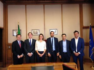 Nella foto a sinistra il Collega Porta, il Deputato brasiliano Uldurico Junior, Renata Bueno accanto al Collega Lattuca, il Collega Capodicasa e il Deputato Expedito Netto.