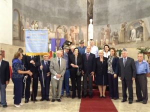 Foto de grupo (de esquerda): Giovanni Manassero, Presidente Associação Piemontesi no Mundo de São Paulo, Maria Cristina de Savoia, eu os vários representantes das associações das Armas.