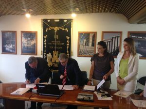 UNIVERSITÀ DI TOR VERGATA- 2°università di Roma Firma dell'accordo tra i due rettori dell'università. Da sinistra: il Rettore della UTFPR, Prof. Cantarelli, il Rettore di Tor Vergata, Prof. Giuseppe Novelli, la Prof.ssa Paola Sinibaldi, ed io