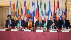 da sinistra, On. Fabio Porta, Ambasciatore Neiva Tavares, Vice Presidente della Camera Marina Sereni, Sottosegretario Affari Esteri Mario Giro, Ambasciatore e Segretario IILA Giorgio Malfatti, Dott. Vecchi. 