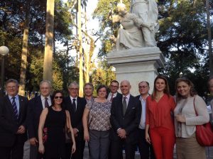 Eu, o Embaixador e o Cônsul com o grupo dos conselheiros Comites presentes