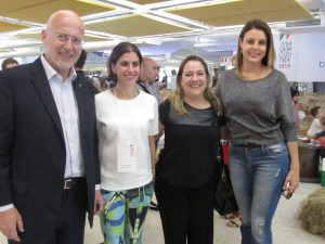 Cônsul Enrico Mora, Lucia Malucelli Casillo, Camila Massarelli e Renata Bueno.