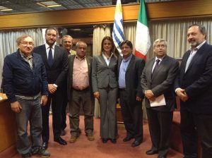 (da sinistra) dep. Walter De León, Primo Segretario Antonio Poletti, Stefano Casini, Vicepresidente,dep. Jorge Meroni, Renata Bueno, il Segretario della Commissione, Gonzalo Legnani, sen. Tabaré Viera Duarte, dep. Jorge Gandini.