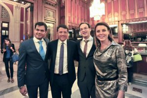 Incontro in buvette con il Presidente Renzi che ha salutato i Deputati Netto e Uldurico Junior.