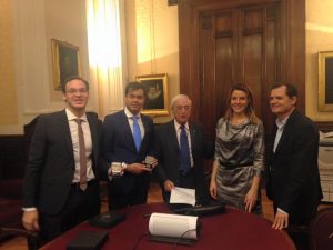 In questa foto, al centro, con il Presidente dell'Unione Interparlamentare, On. Antonio Martino.