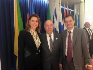 Deputada Renata Bueno e o colega, Fábio Porta, com o Ministro do Exterior do Brasil, Mauro Luiz Iecker Vieira.