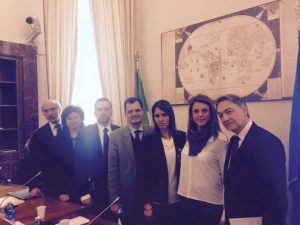 Da sinistra, ospiti del Comitato, Vanessa Ledezma accanto a me, sulla sinistra il collega Deputato Fabio Porta e sulla destra il collega e Presidente del Comitato, On. Mario Marazziti.