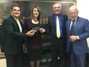 COM O DEPUTADO CLEITON SALVARO, PROPOSITOR DA SESSÃO, DEPUTADO SILVIO DREVECK, PRESIDENTE DA ALESC E O CÔNSUL GERAL DA ITÁLIA NO PARANÁ E EM SANTA CATARINA, ENRICO MORA.