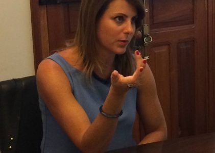 Aprovação de acordo entre Brasil e Itália para reconhecimento de carteira de motorista beneficia 70 mil pessoas, diz Renata Bueno