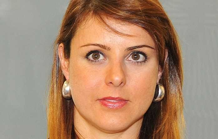 Caso FB da Embaixada: Renata Bueno apoia a crítica, mas faz restrição à forma de criticar nas redes sociais