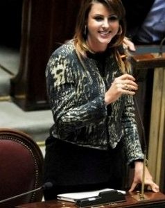 Deputada Afirma que Câmera dos Deputados no Brasil estudará nova Lei Eleitoral aprovada na Itália