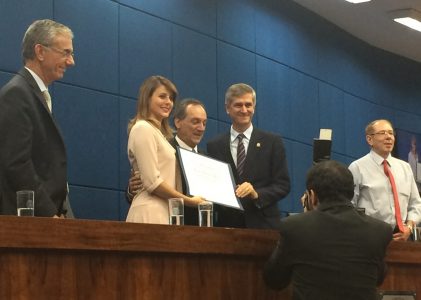 Deputada Renata Bueno recebe diploma de honra ao mérito em Campinas