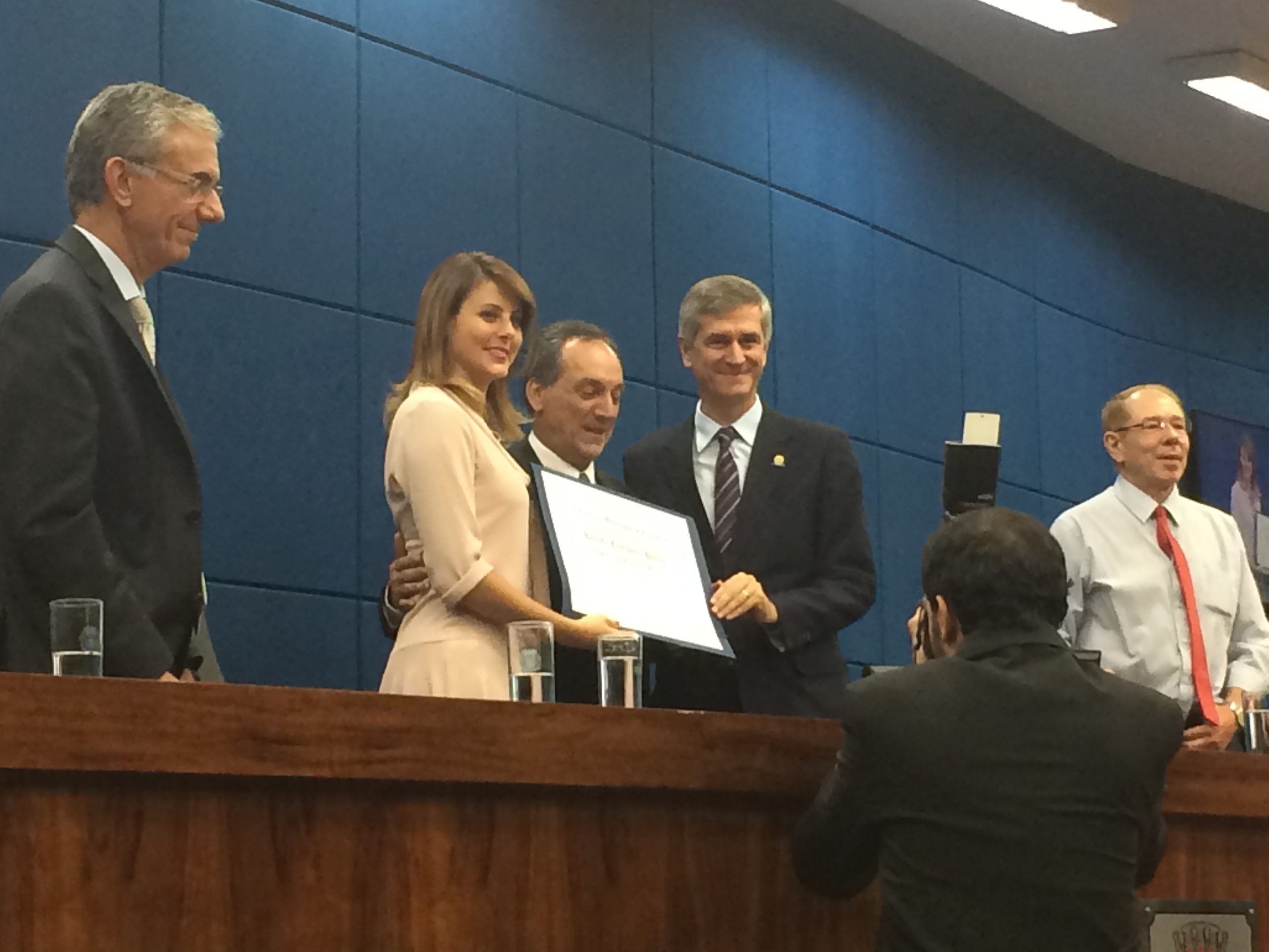 Deputada Renata Bueno recebe diploma de honra ao mérito em Campinas