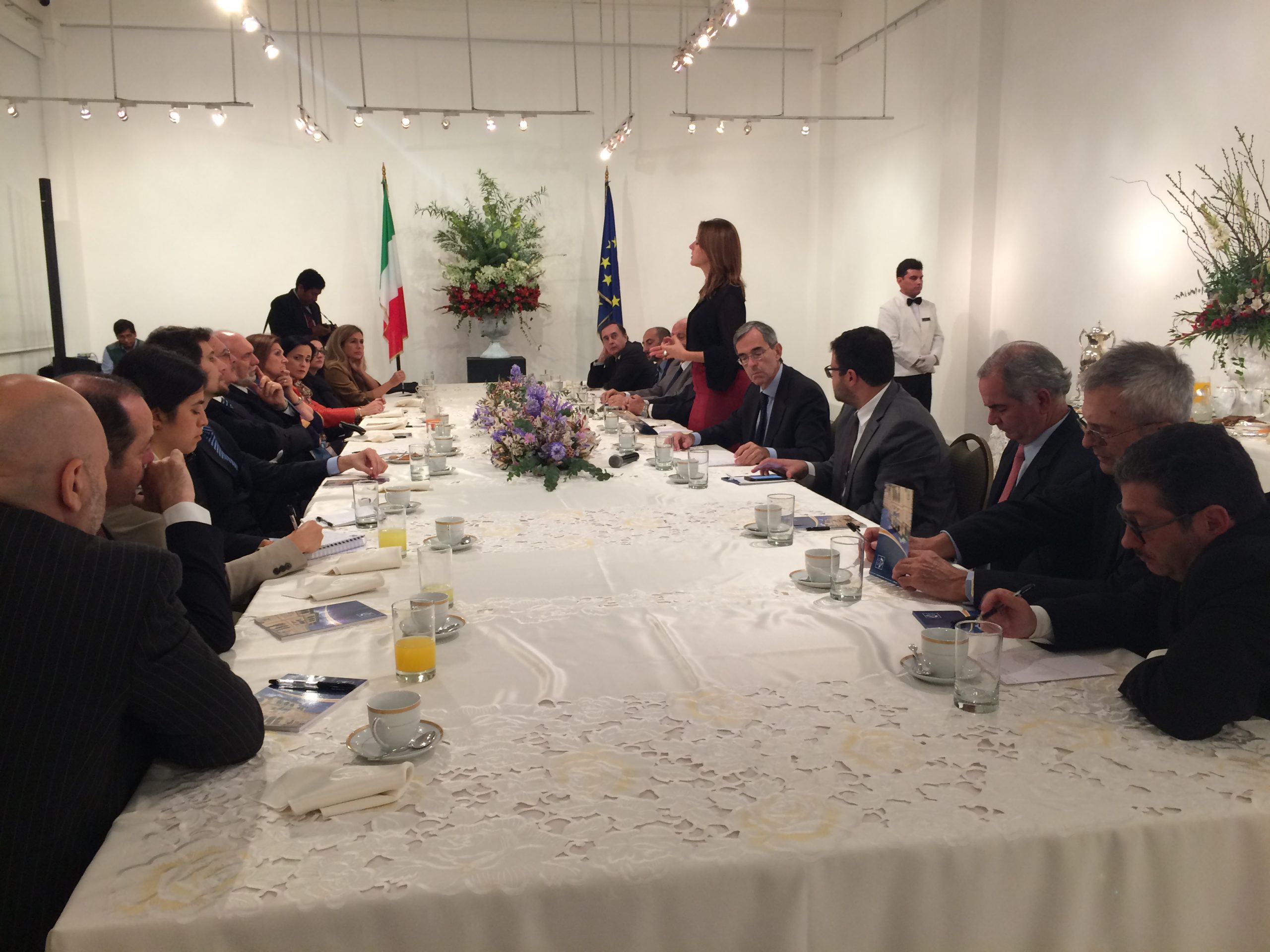 On Renata Bueno incontra la comunità italiana in Perù