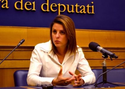 Renata Bueno comenta a formação do novo governo guiado por Gentiloni