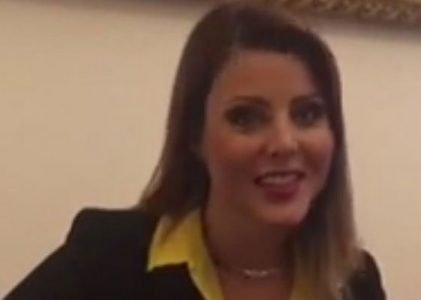 Renata Bueno fala sobre a votação do referendo constitucional no exterior