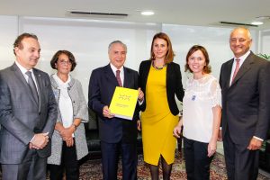 Brasília - DF, 05/07/2016. Presidente em Exercício Michel Temer recebe Renata Bueno, deputada do Parlamento italiano e delegação italiana. Foto: Beto Barata/PR