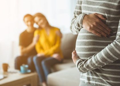 Barriga de aluguel como crime universal na Itália